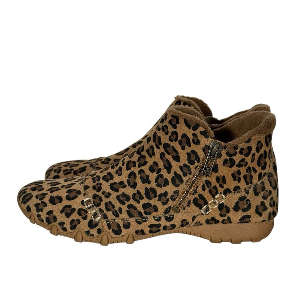 SKECHERS Relaxed Fit Biker Ankle Boot Size 7.5 Leopard Print Suede
